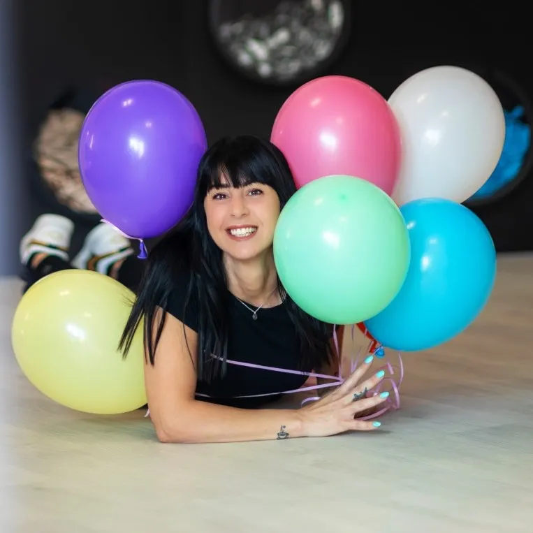 Graziana Scaglioso con palloncini colorati